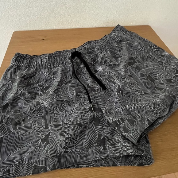 prAna Mariya Shorts in Black Fronds - Picture 3 of 9